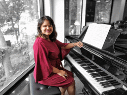 Piano tutor Dielle from Scarborough, ON